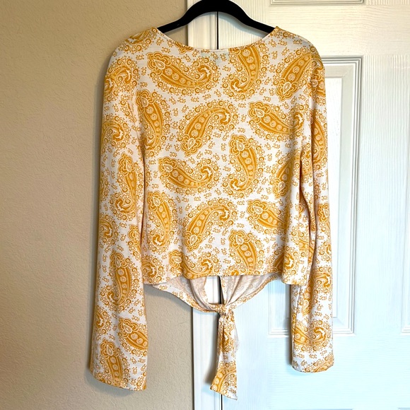 Yellow and White Paisley Top - Picture 3 of 3